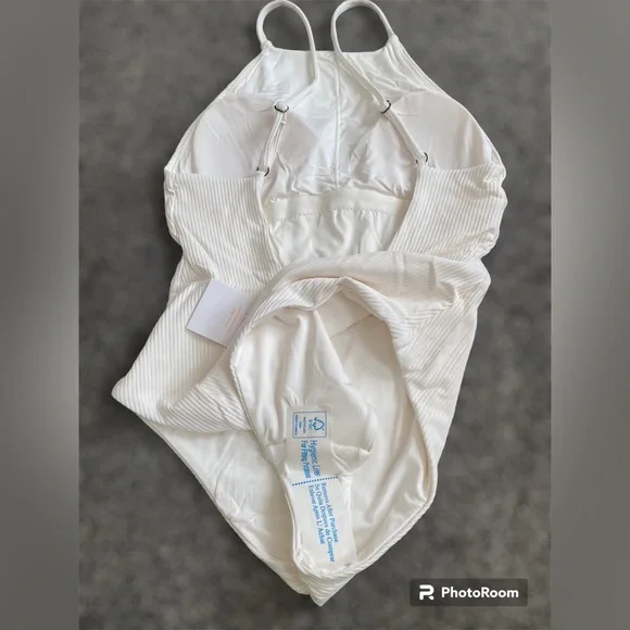 Andie The Asbury Ribbed One Piece Swimsuit High neck Adjustable strap NWT Size M - Picture 8 of 9